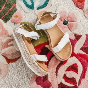 [sun + stone] white platform sandals